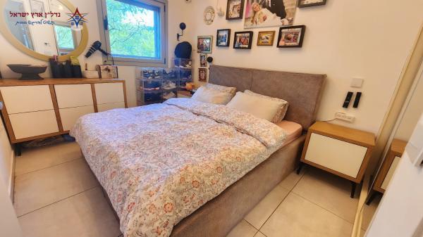 שרה אהרונסון, הבילויים