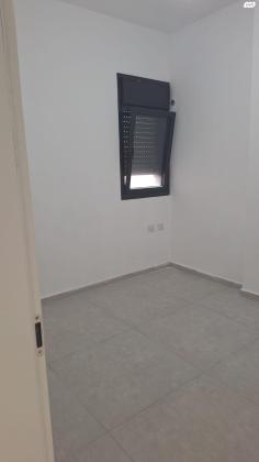 מעפילי אגוז 7, נוה חן