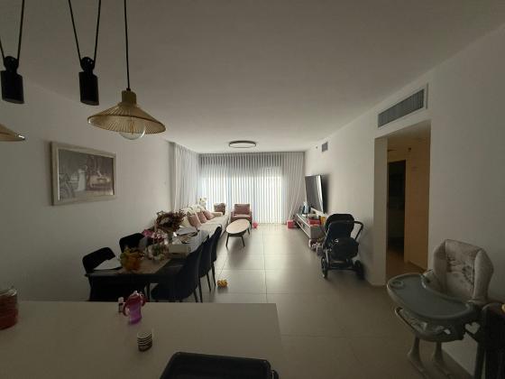 חיים הרצוג 5, מתחם 1200