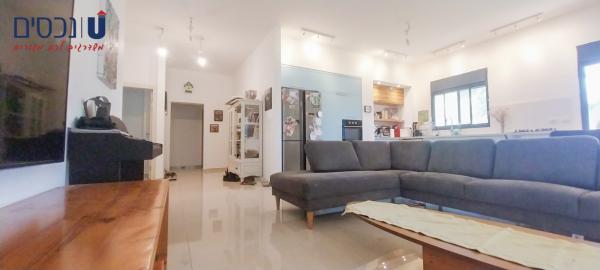 גבעון, אחוזה