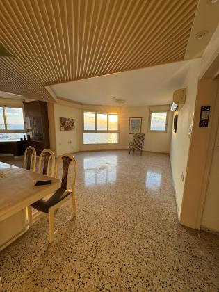 ז'בוטינסקי 2, מרכז העיר