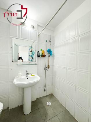 קיבוץ גלויות 8 (רובע ב)