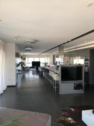 אלוני ניסים, פארק צמרת