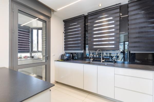 גרשון אבנר 13, ארמון הנציב