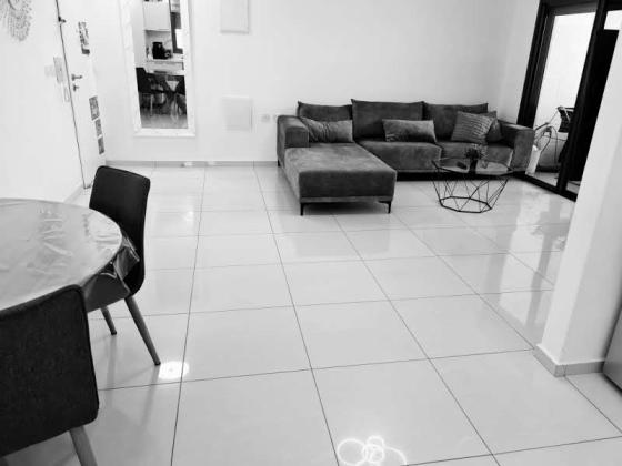 הפרדס 3, אושיות