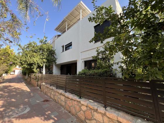 תל חי 27, הירוקה המרכזית