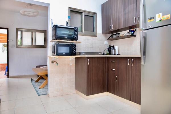 ה באייר 18, גבעת אולגה ג' ו-ד'