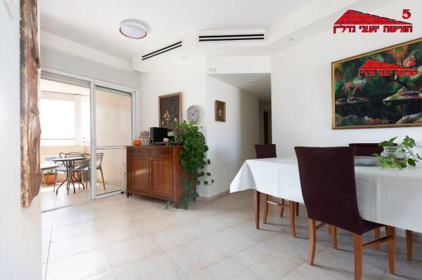 בשכונת נאות אשלים