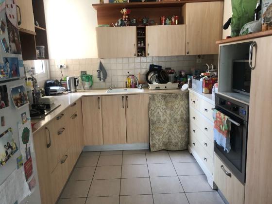 תנועות הנוער 9, נעורים