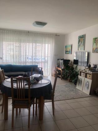 תנועות הנוער 9, נעורים