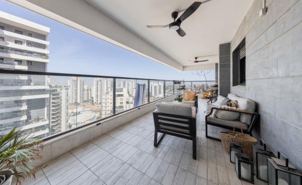 יונתן רטוש 3, פסגות אפק