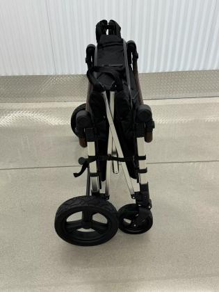 עגלת טיולון מתקפלת זו בת