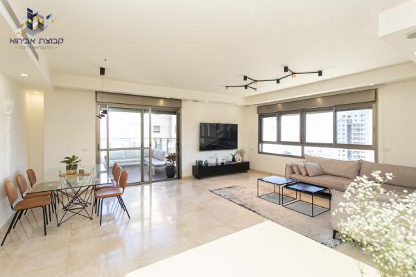 חלמיש 4, רמת אלמוגי