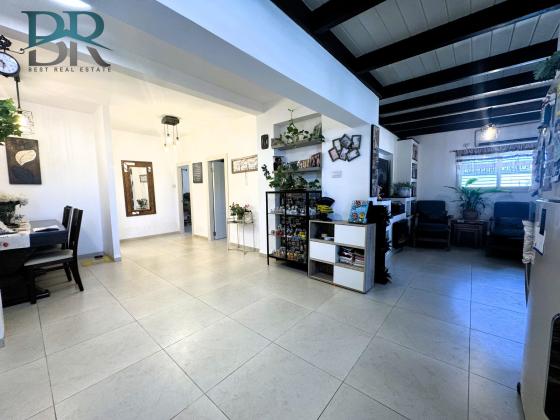 הוגו מולר 25, מרכז העיר