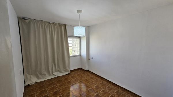 השומרון 9, פנחס ספיר