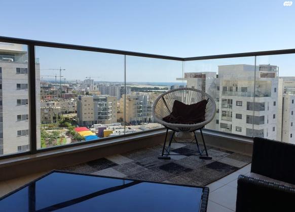 העוגן 4, גלי כרמל, ז'בוטינסקי