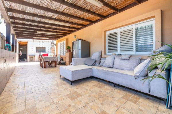 ה באייר 11, גבעת אולגה ג' ו-ד'