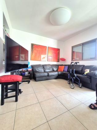 השוטרת, מרכז העיר ב'