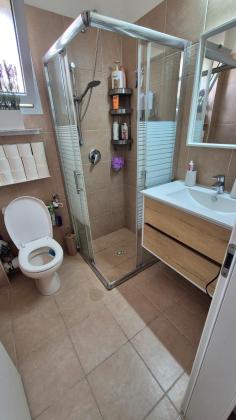 נחום גולדמן 3, רמות ב'