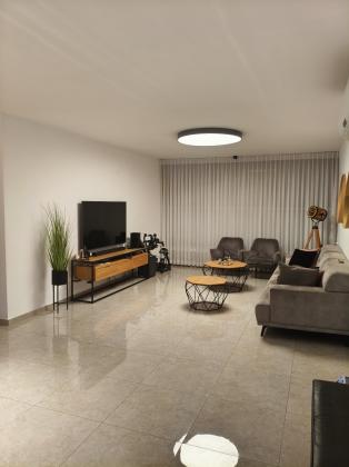 זרובבל 13, מרכז העיר מזרח