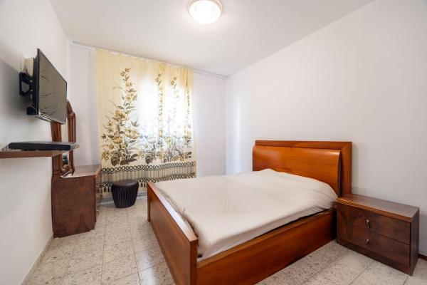 הרברט סמואל 100, מרכז העיר