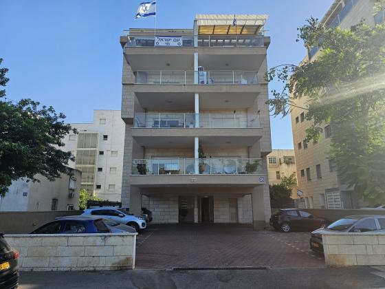 שדרות ירושלים 21, דרום