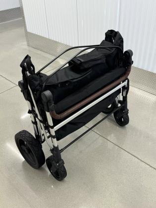 עגלת טיולון מתקפלת זו בת