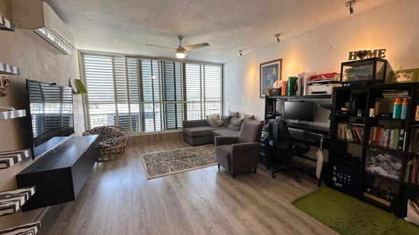 התחיה 8, נאות שושנים