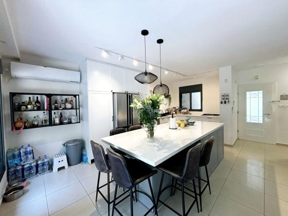 בשכונת הכרמל