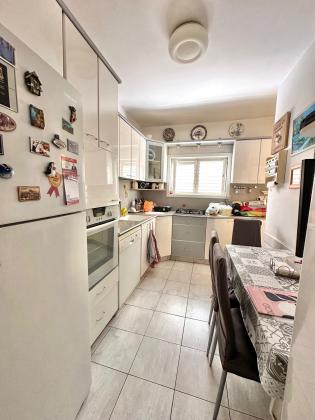 אחד העם 11, המרכז השקט