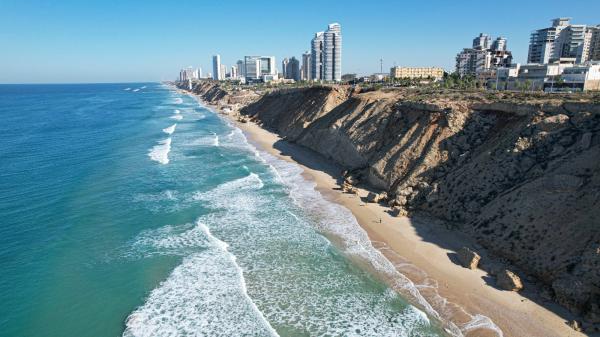 בני בנימין 30, גלי הים