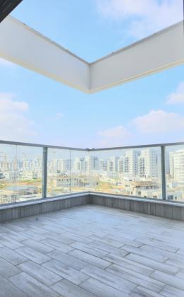 יצחק שמיר 10, נווה שרון