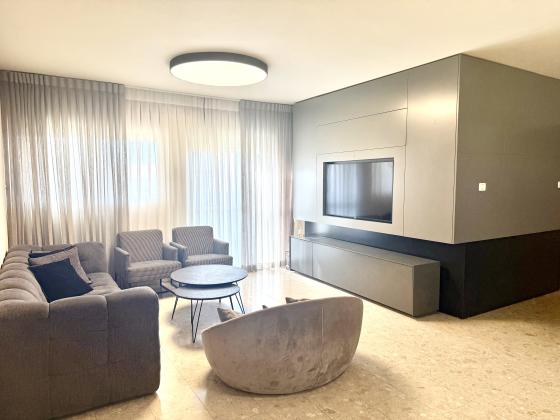 אורי צבי גרינברג 9, רמת הדר