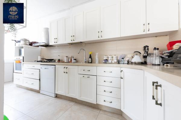 רוטשילד 4, צפון מערב