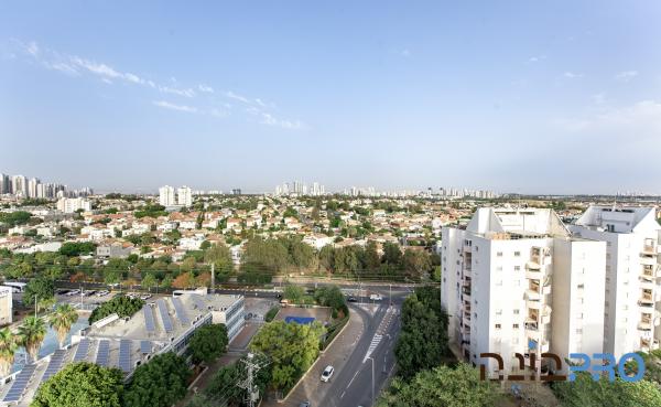 בשכונת קרית שמחה