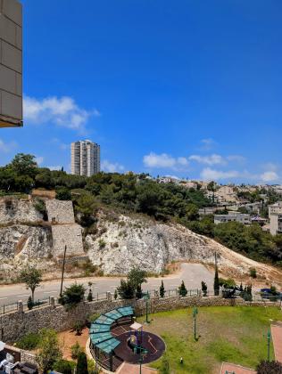 יעקב אורלנד 14, סביוני דניה