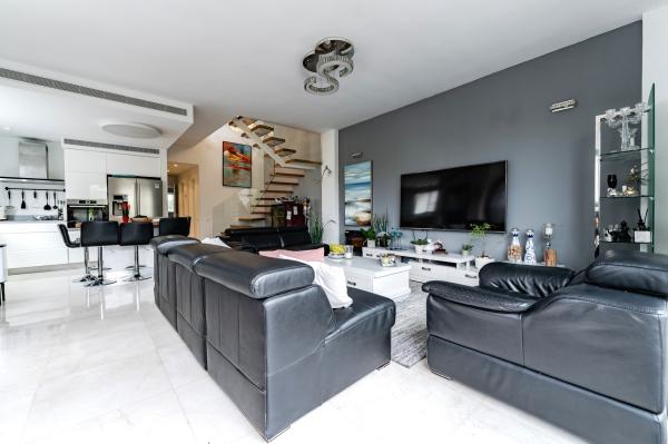 הנדיב, שיכון חברת חשמל