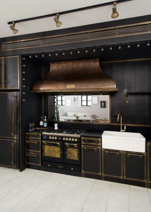 בשכונת נווה צדק