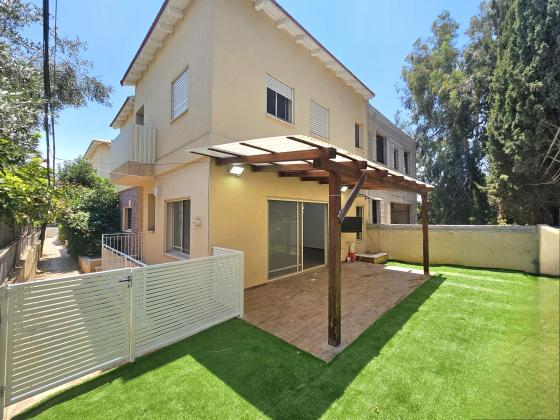 בשכונת קרית אלון