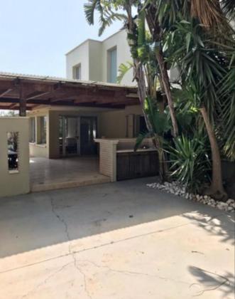 ארבל 58, הפרחים