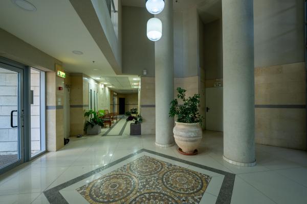 מגדל ים, אבני חן (קייזר)