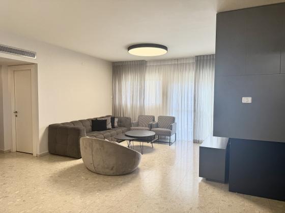 אורי צבי גרינברג 9, רמת הדר