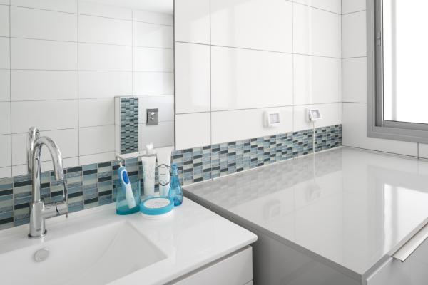 אף על פי כן 43, מול היקב