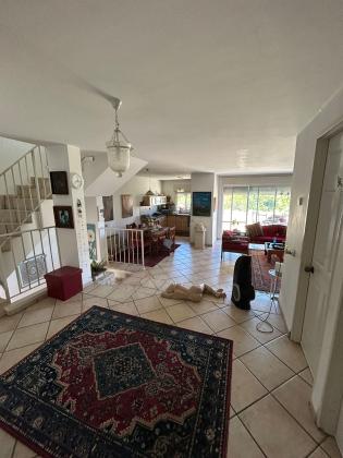 סלעית, רמת אלמוגי