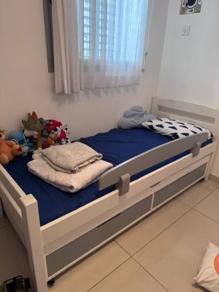 שתי מיטות נוער איכו’יות במצב