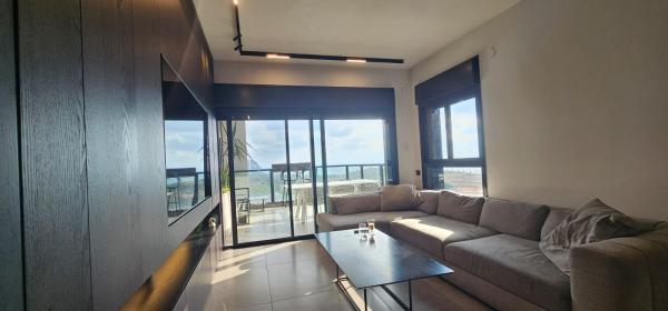 עפרה חזה, פארק הים