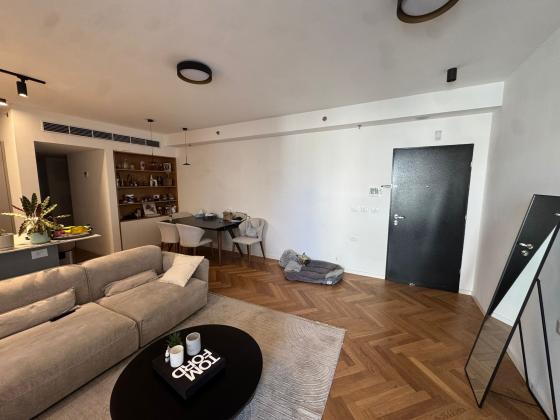 רקנאטי, רמת אביב ג