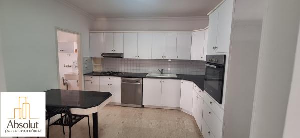 בשכונת אזורי חן