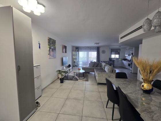 אברהם לסין 8, קרית אליעזר