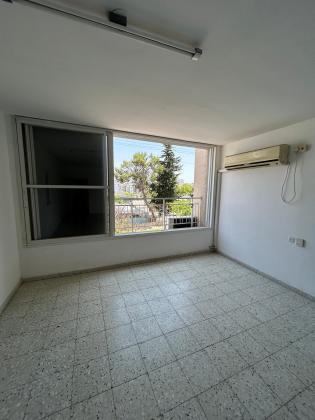 מול עמנואל, רצועת המלונות